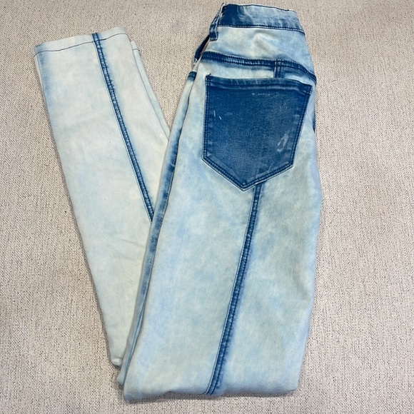 Stretchy High Waisted Skinny Jeans 💙 Made w/ Spandex - 90s Bleached Denim Look - Picture 4 of 8